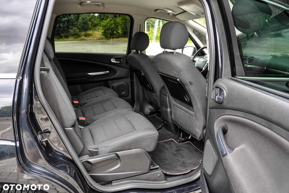 Ford S-Max - 12