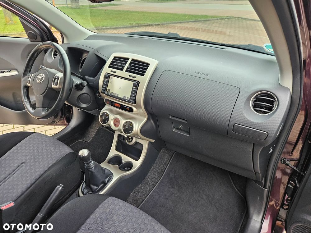 Toyota Urban Cruiser 1.33 Sol - 10