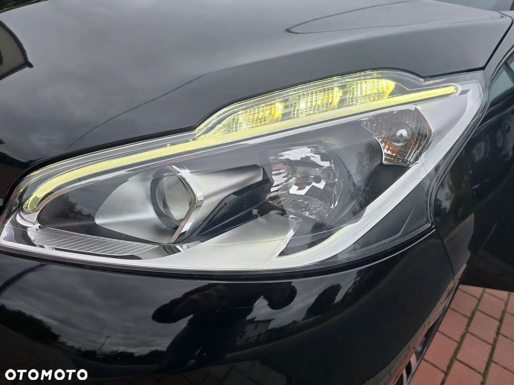 Peugeot 208 1.5 BlueHDi GT Line S&S - 14