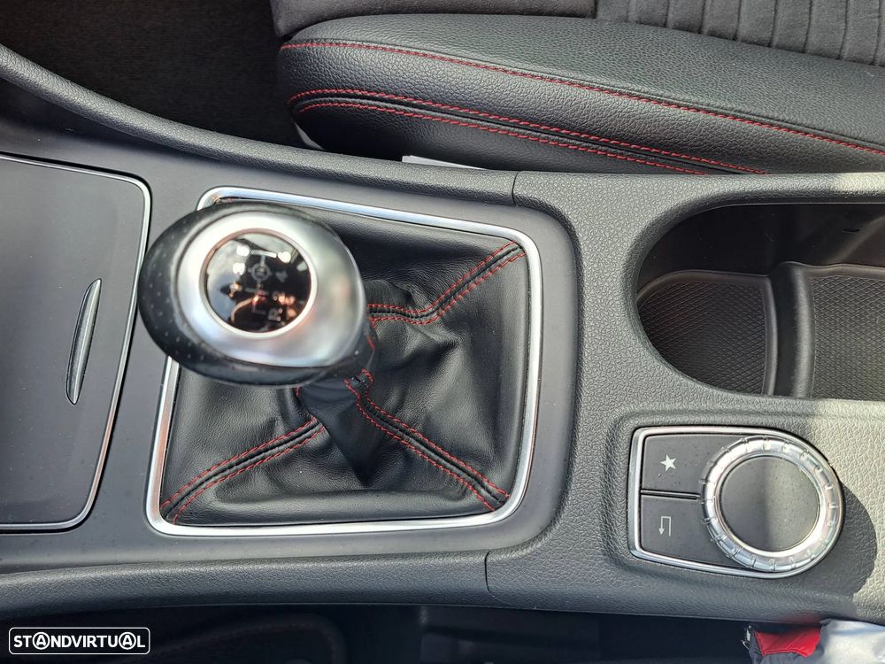 Mercedes-Benz A 180 d AMG Line - 38