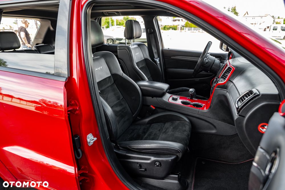 Jeep Grand Cherokee SRT8 - 25