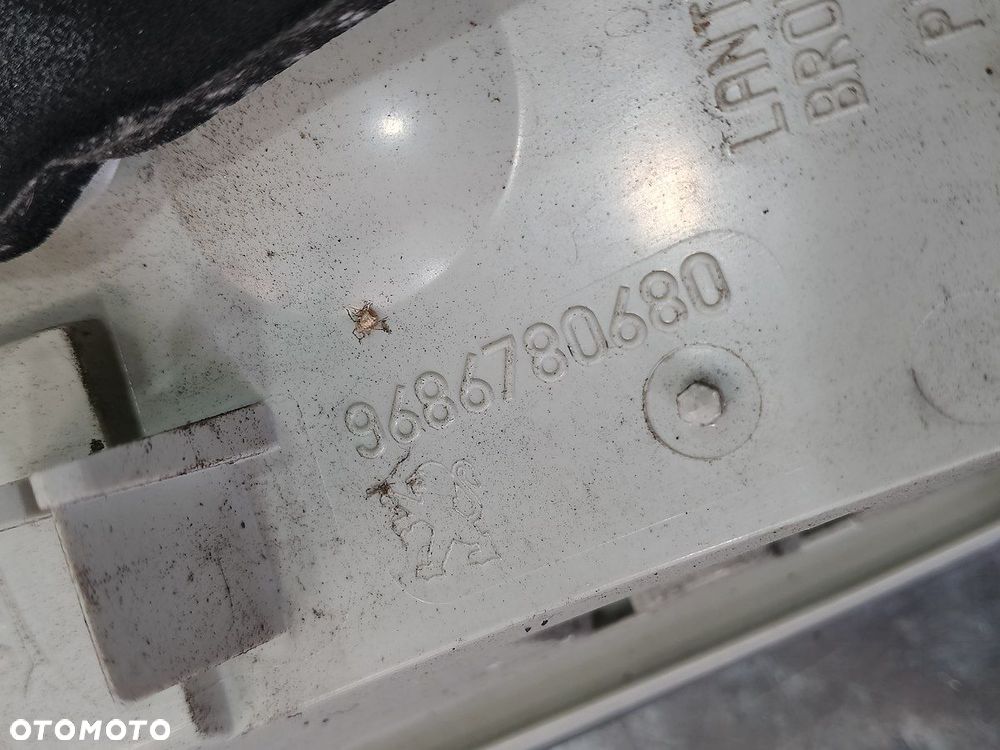 LAMPA TYLNA PRAWA W KLAPE PEUGEOT 508 9686780680   89501198 KOMBI - 3