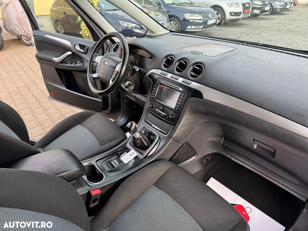 Ford Galaxy 2.0 TDCi Ghia - 12