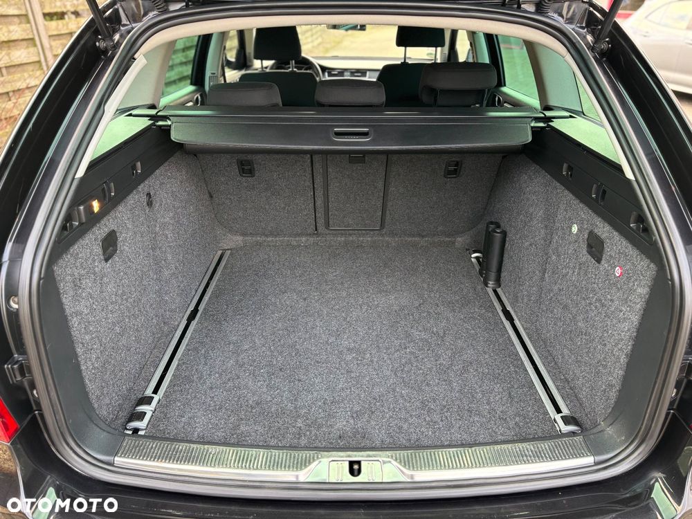 Skoda Superb 2.0 TDI DSG Exclusive - 28