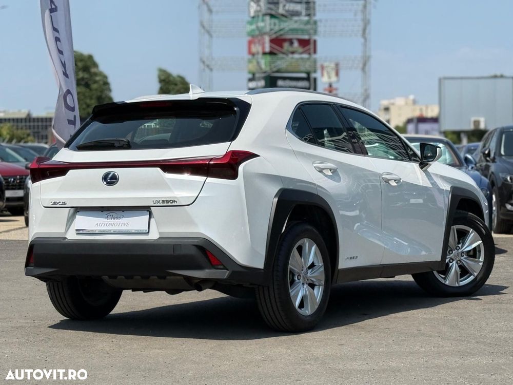 Lexus UX - 8