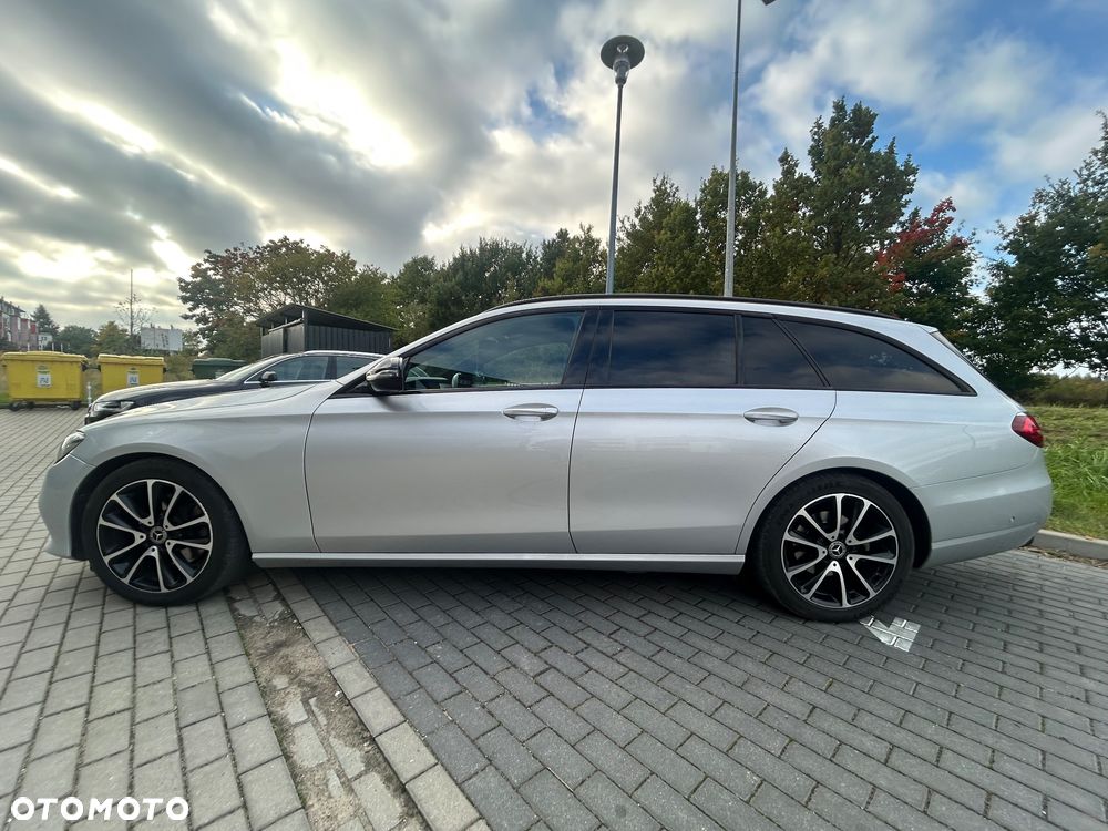 Mercedes-Benz Klasa E 220 d T 9G-TRONIC - 26