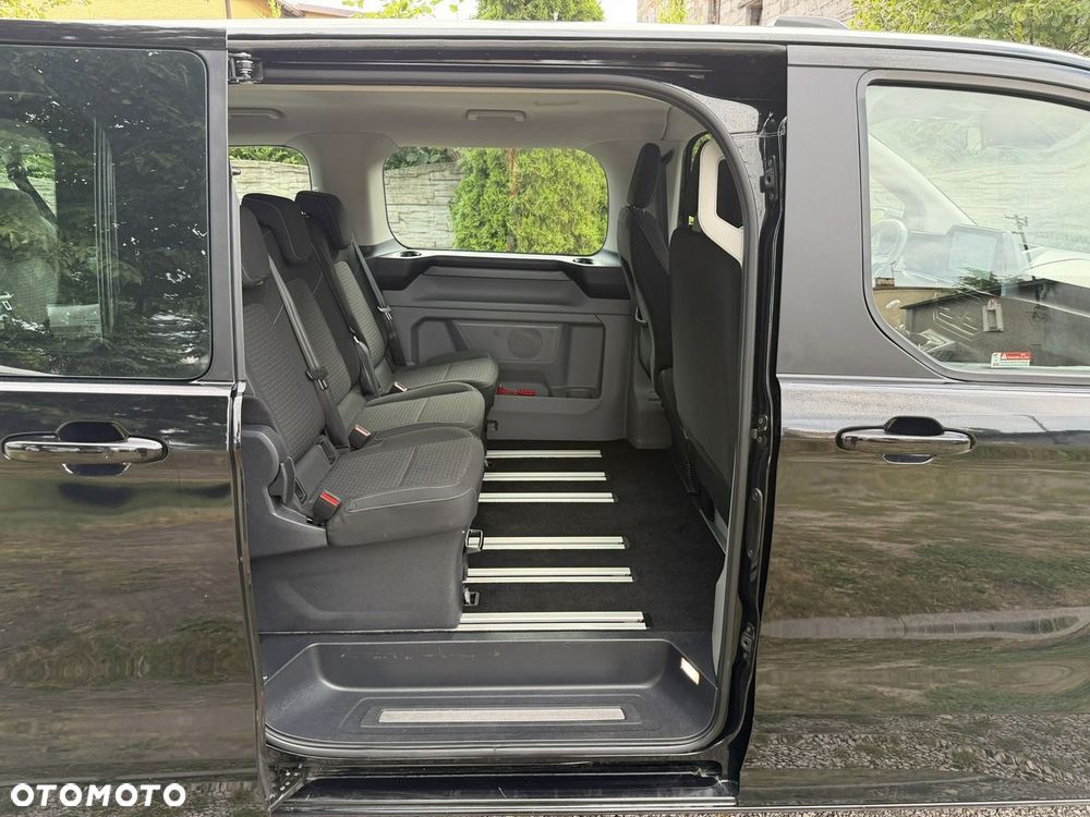 Ford Tourneo Custom - 25