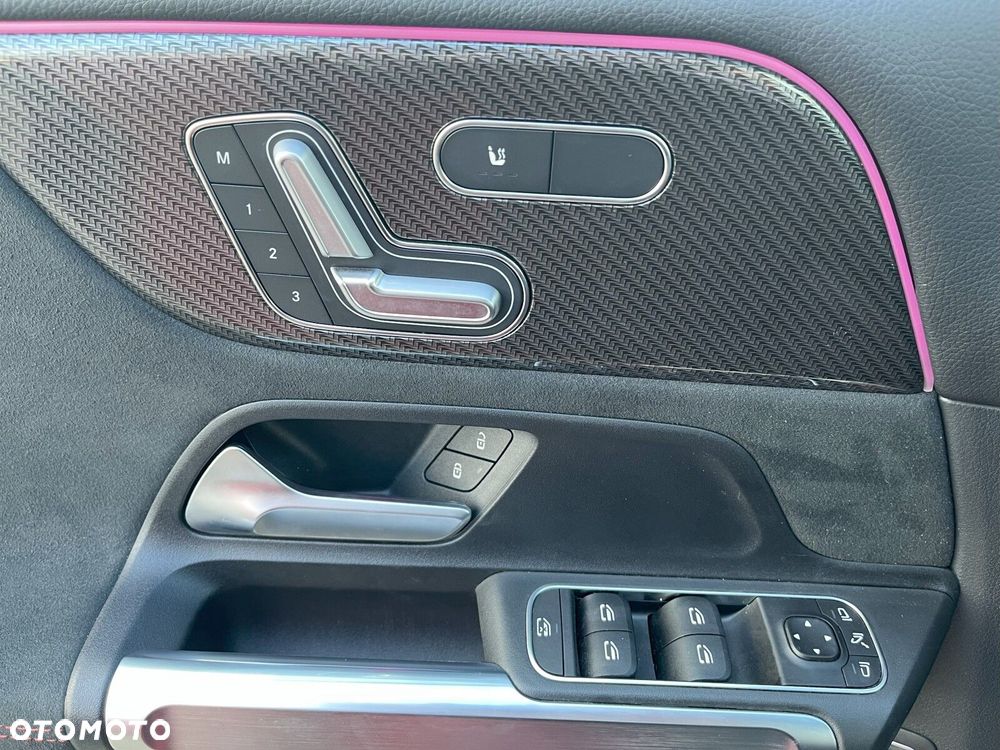 Mercedes-Benz GLB - 11