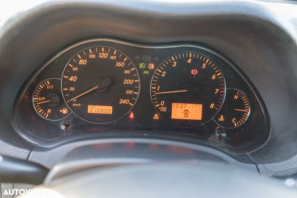Toyota Avensis 1.6 Comfort - 10