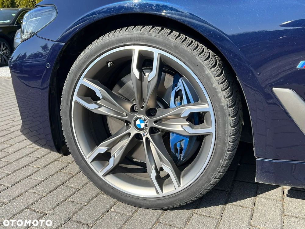 BMW Seria 5 M550i xDrive - 2