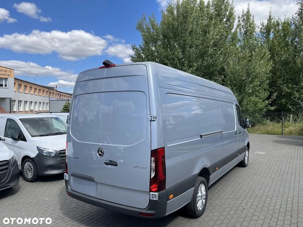 Mercedes-Benz Sprinter - 5