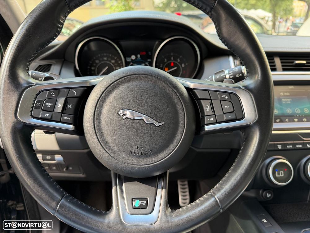 Jaguar E-Pace 2.0 i4 R-Dynamic HSE AWD Aut. - 13