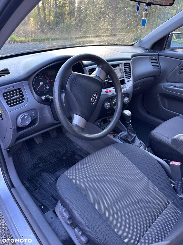 Kia Rio - 10