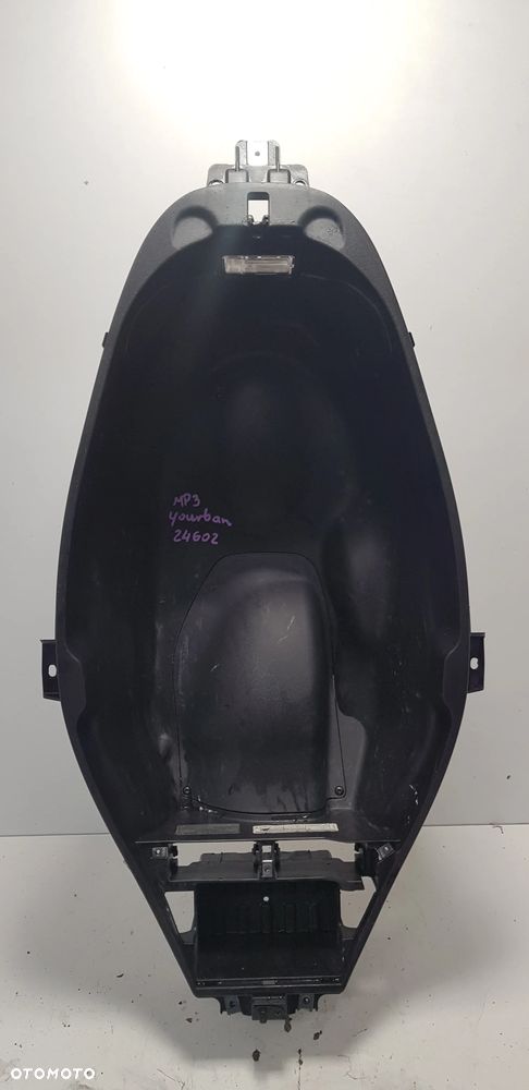 Piaggio MP3 300 Yourban Kufer Schowek Pod Siedzeniem - 1