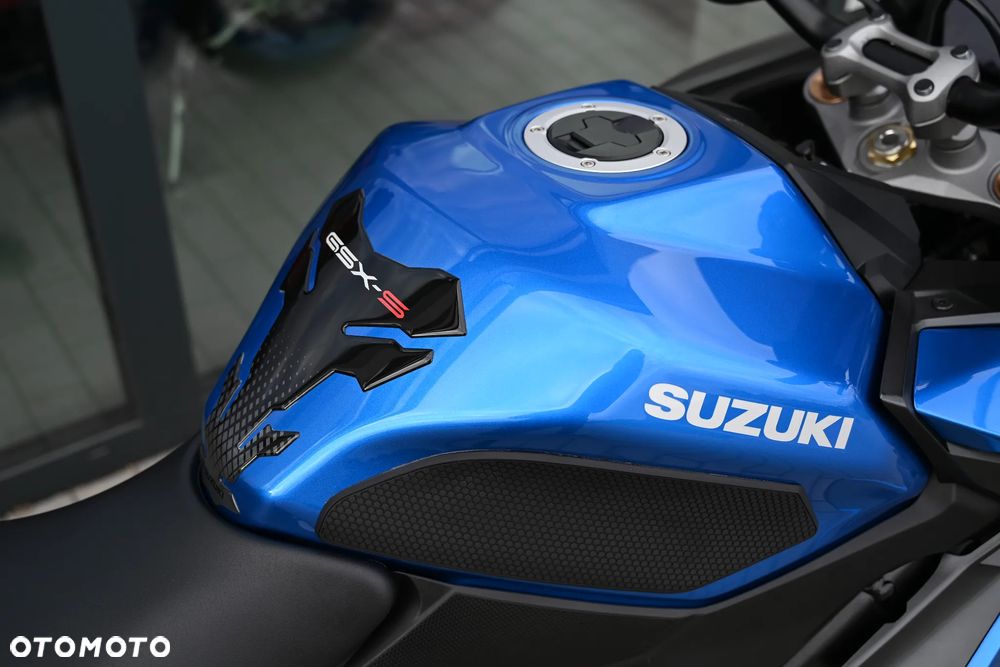 Suzuki GSX - 26