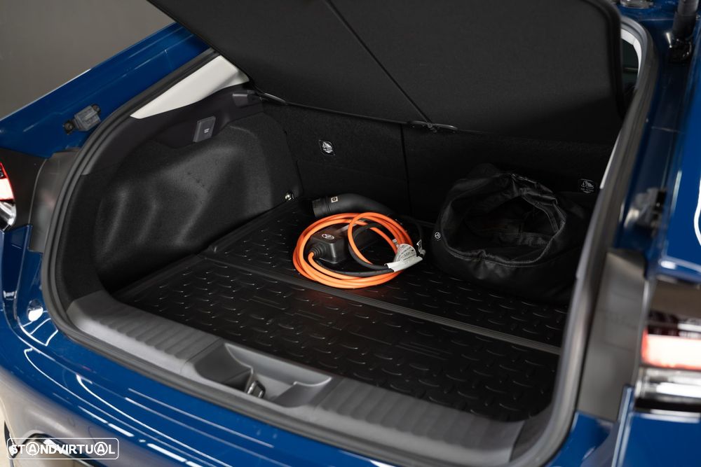Toyota Prius 2.0 Plug-in Luxury - 49