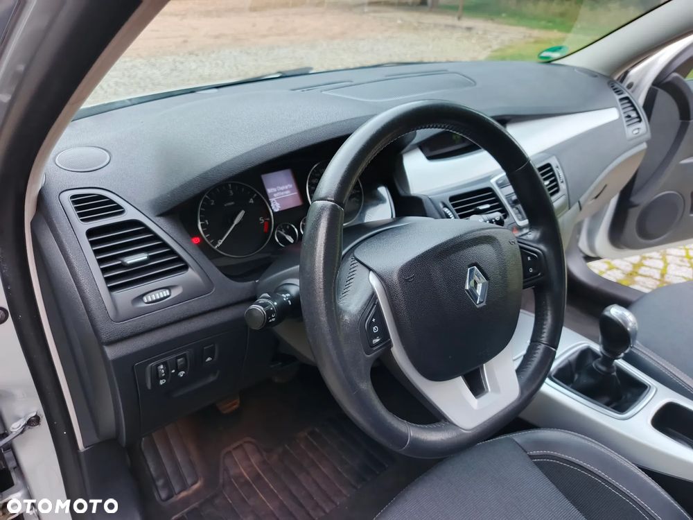 Renault Laguna dCi 150 FAP GT - 21