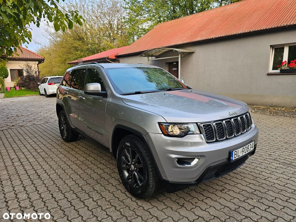 Jeep Grand Cherokee - 25