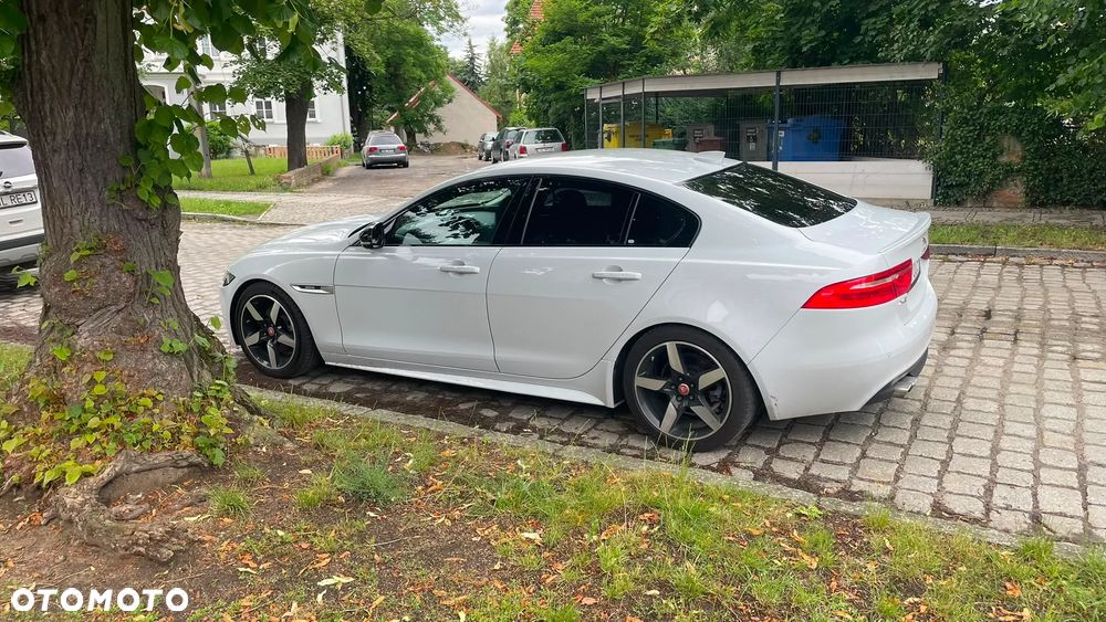 Jaguar XE 2.0 D R-Sport - 10
