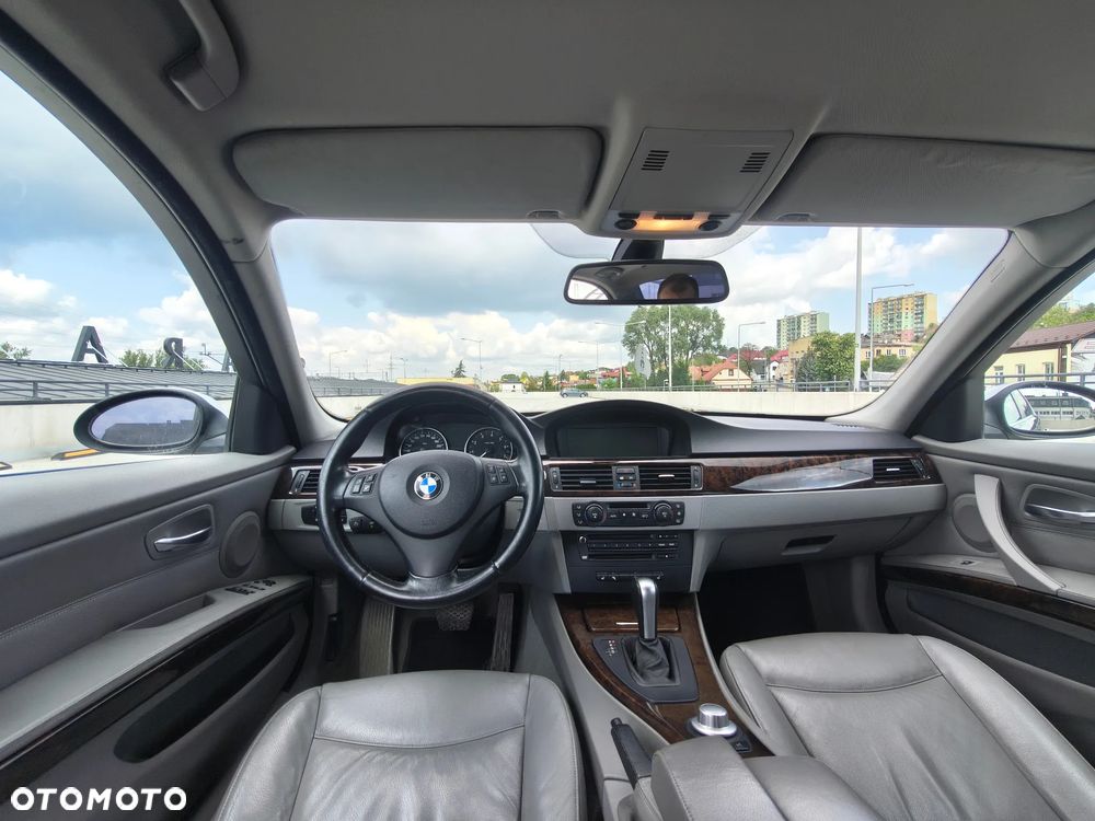 BMW Seria 3 330xi - 25