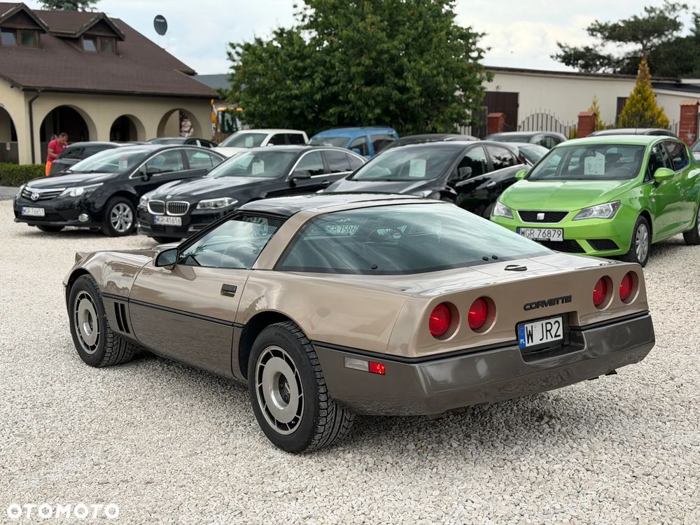 Chevrolet Corvette - 11