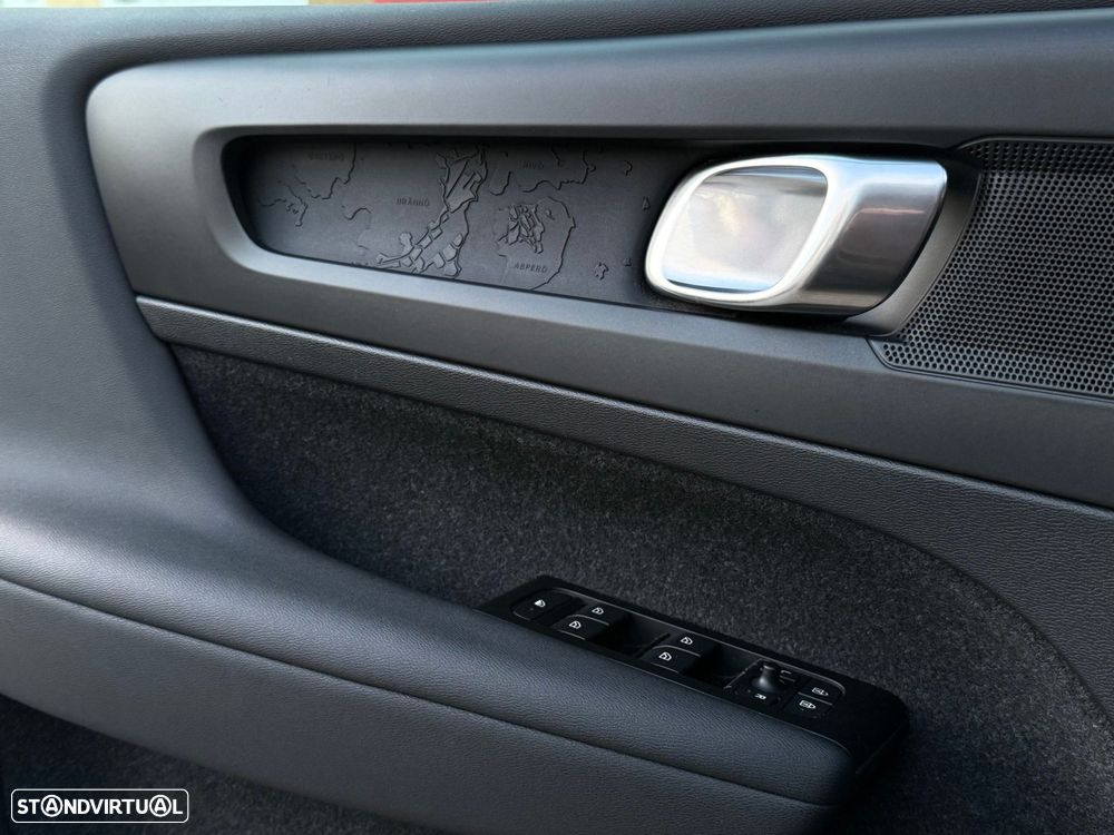 Volvo XC 40 1.5 T2 Momentum Geartronic - 9