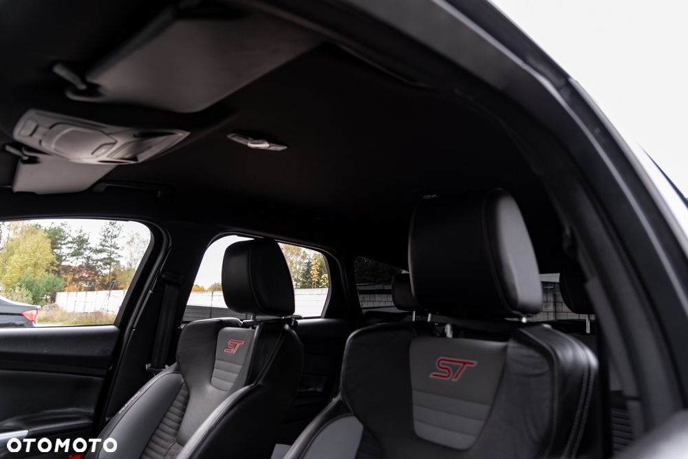Ford Focus 2.0 EcoBoost ST - 29