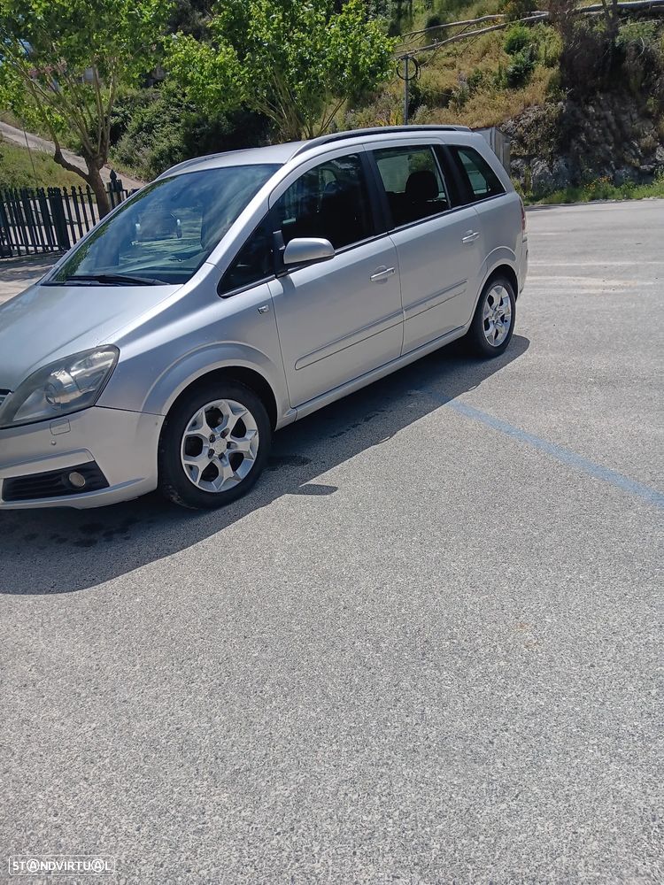 Opel Zafira 1.9 CDTI Cosmo - 1