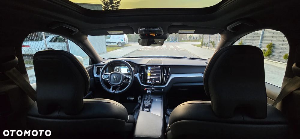 Volvo XC 60 T5 AWD R-Design - 17