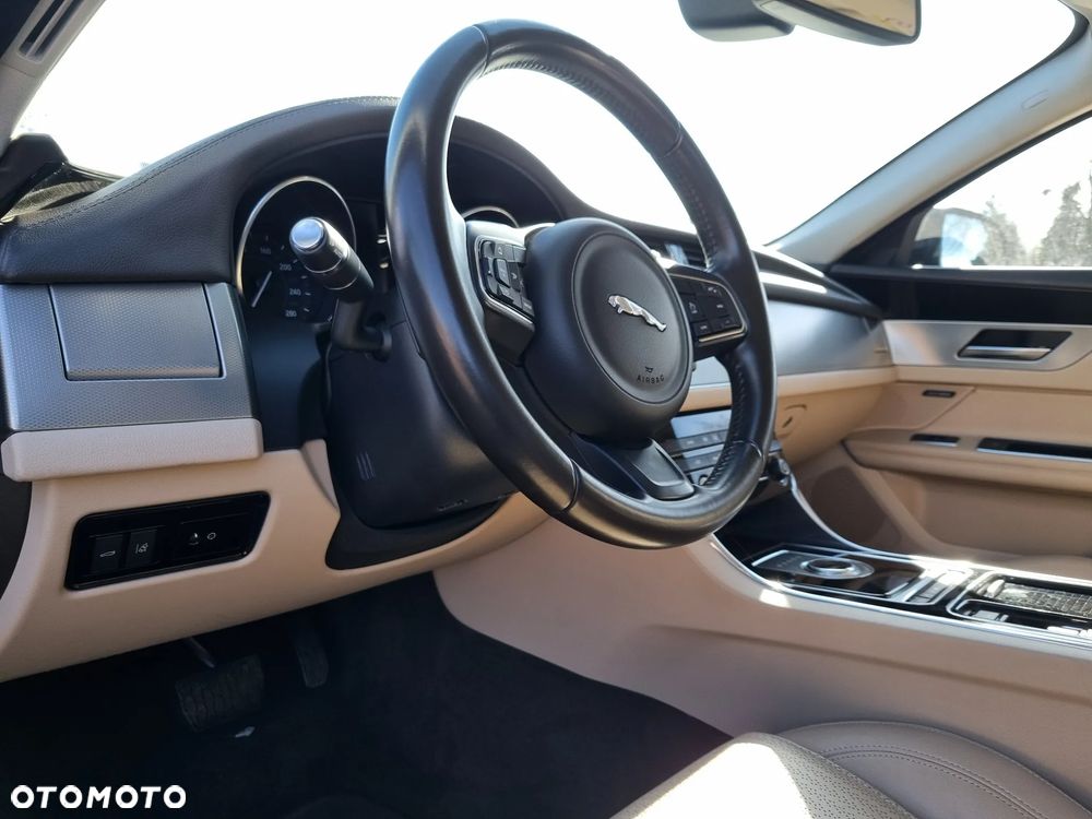 Jaguar XF 3.0 TDV6 Prestige - 39
