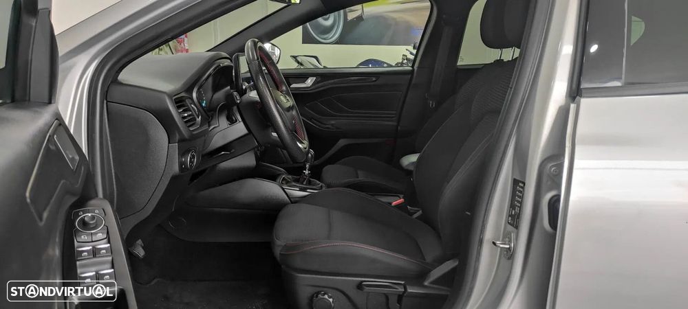 Ford Focus 1.0 EcoBoost MHEV ST-Line - 17