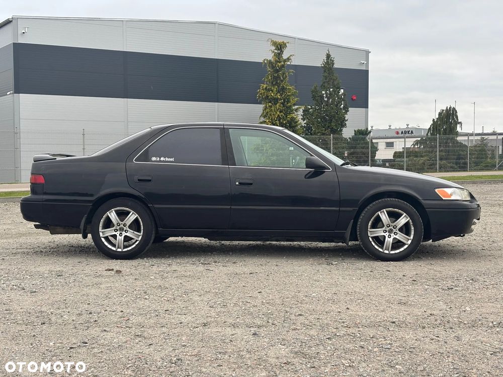 Toyota Camry - 3