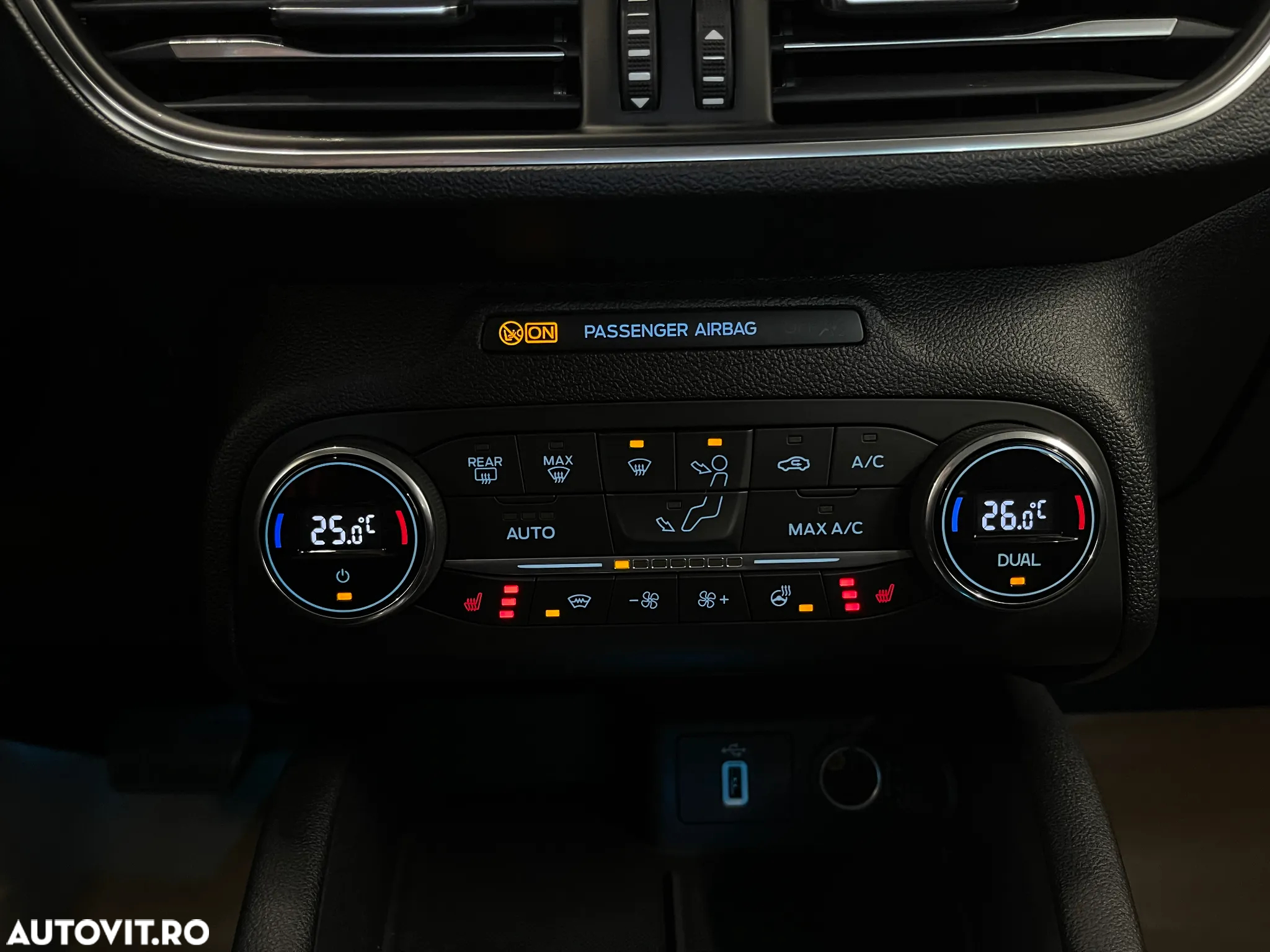 Ford Focus Turnier 2.0 EcoBlue Start-Stopp-System Aut. TITANIUM - 18