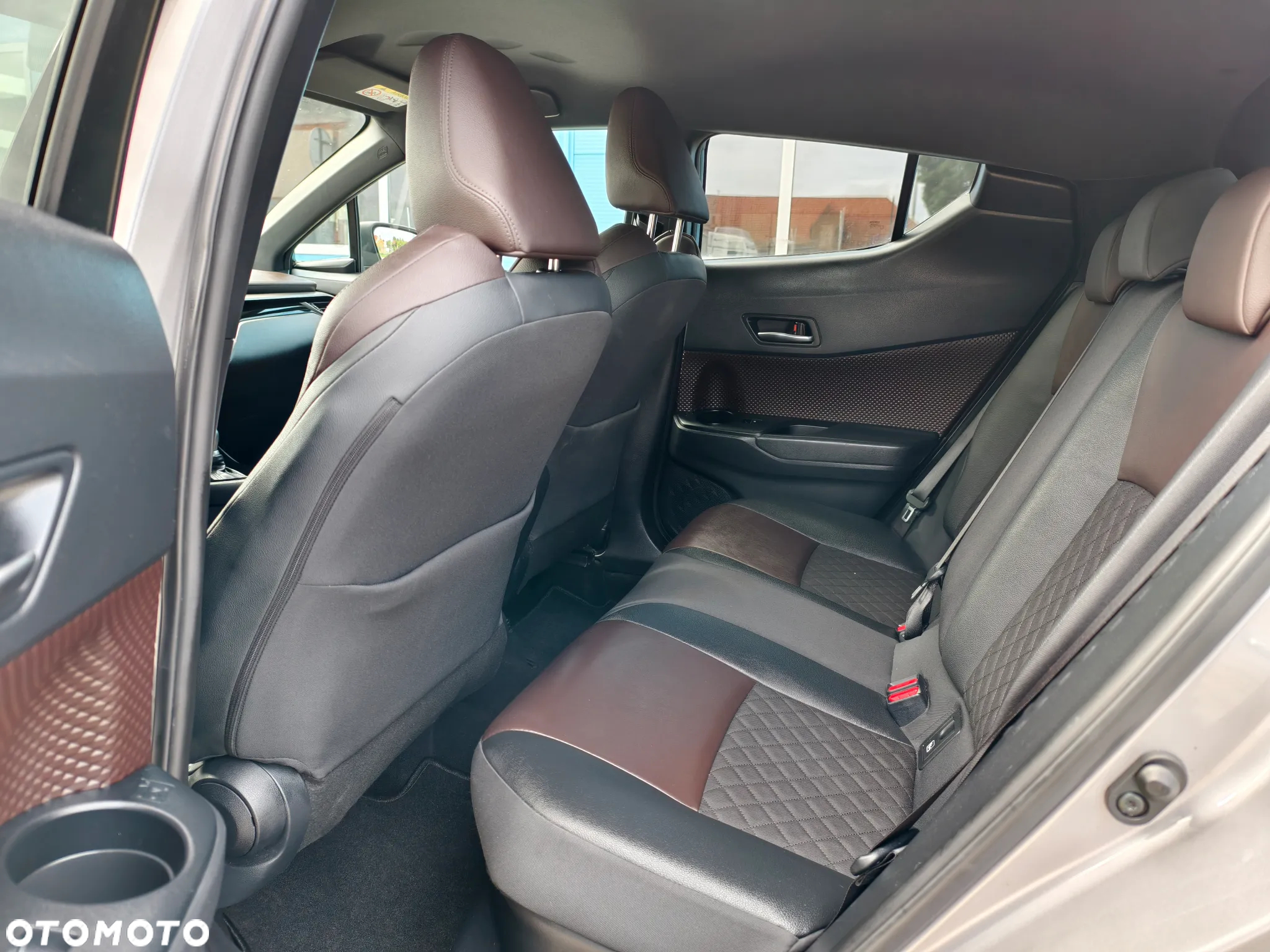 Toyota C-HR Hybrid Lounge - 13