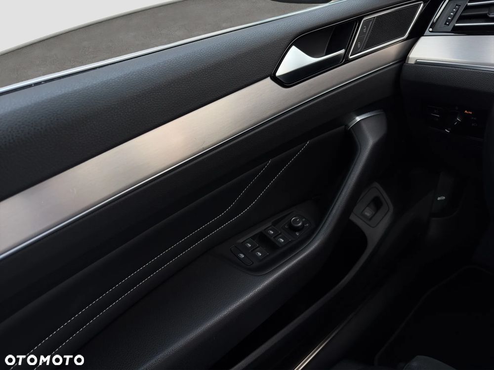 Volkswagen Passat 2.0 TSI Elegance DSG - 12