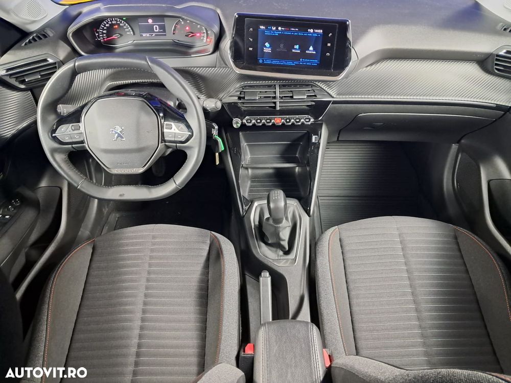 Peugeot 208 - 11