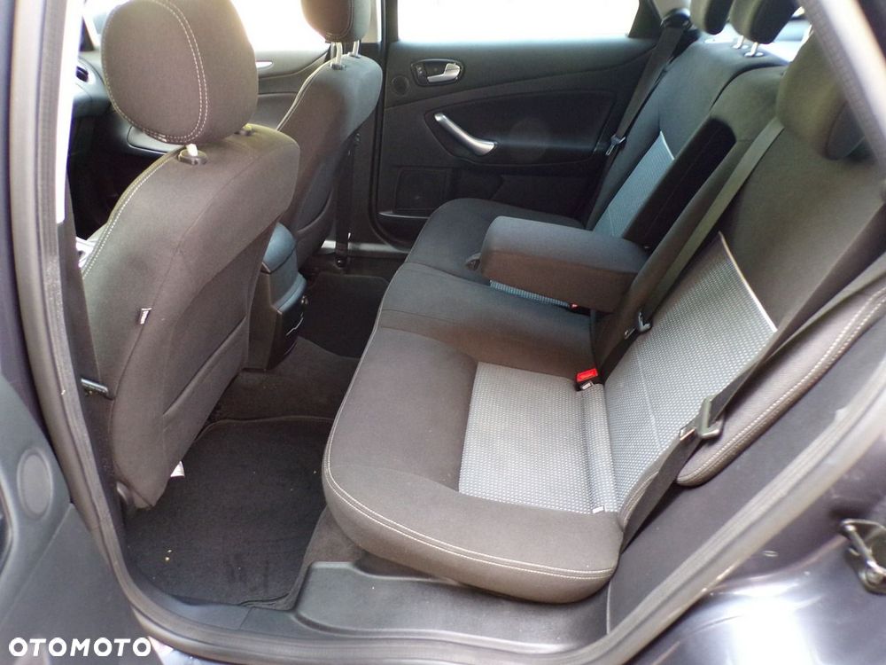 Ford Mondeo - 31