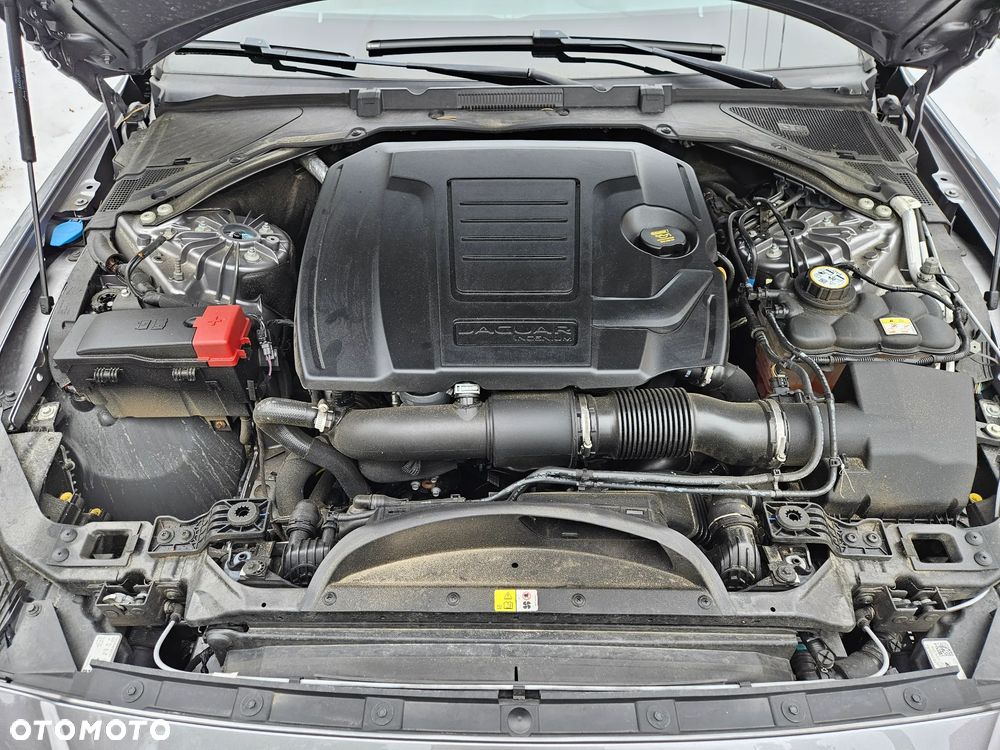 Jaguar XE 2.0 P250 SE - 14