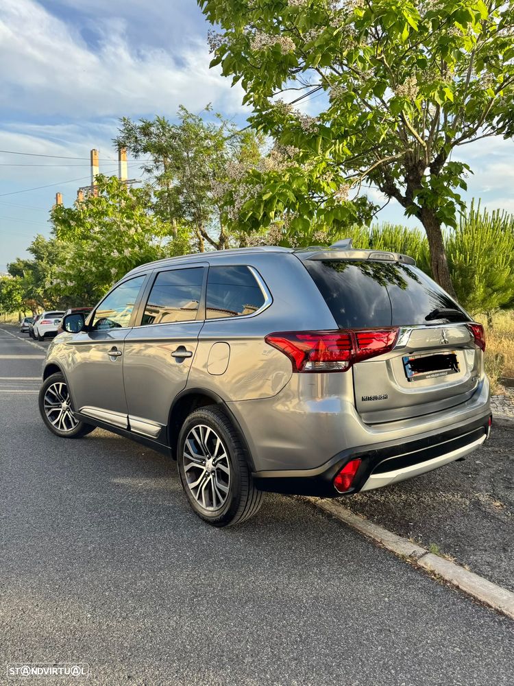 Mitsubishi Outlander 2.2 DI-D Instyle Navi Black Edition - 9
