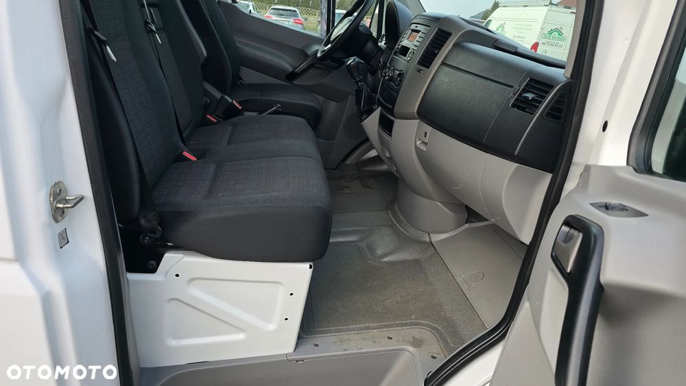 Mercedes-Benz Sprinter - 11