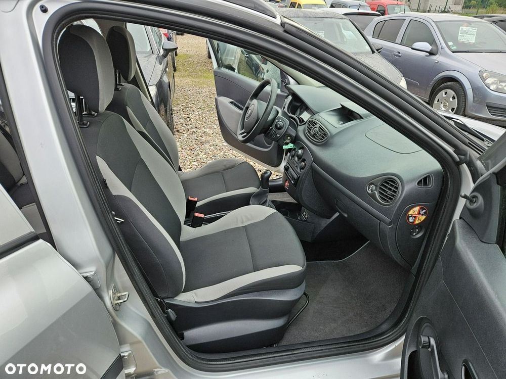 Renault Clio - 10