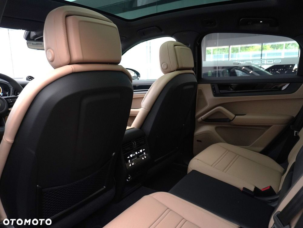 Porsche Cayenne E-Hybrid PHEV Black Edition - 33