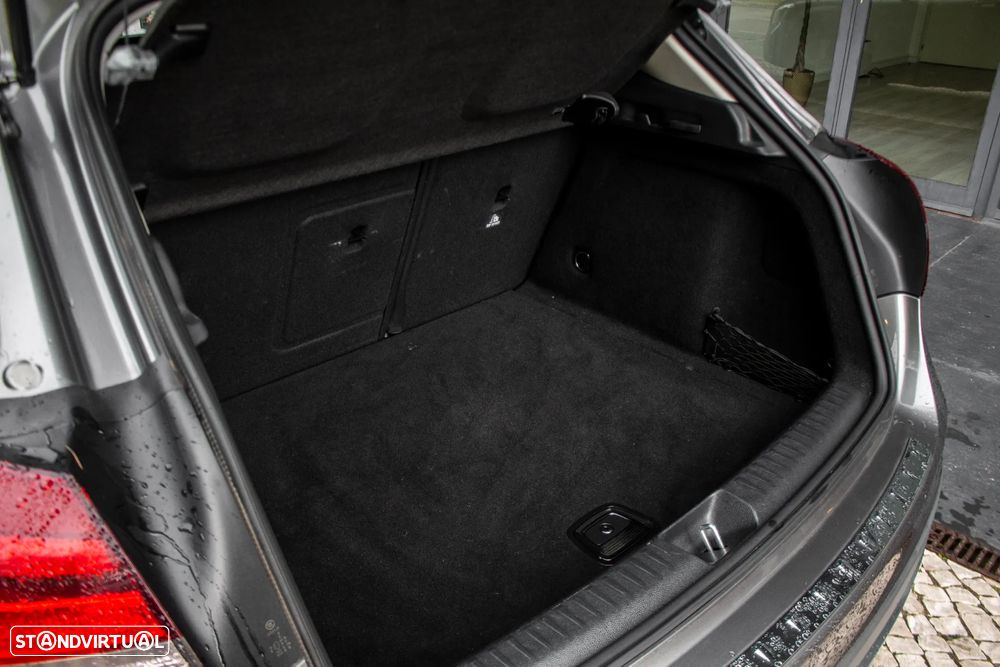 Mercedes-Benz GLA 180 d Urban - 30