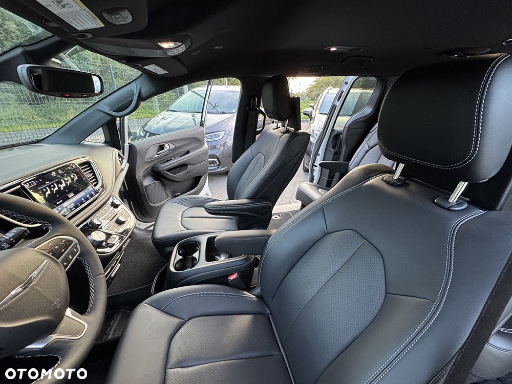 Chrysler Pacifica - 27