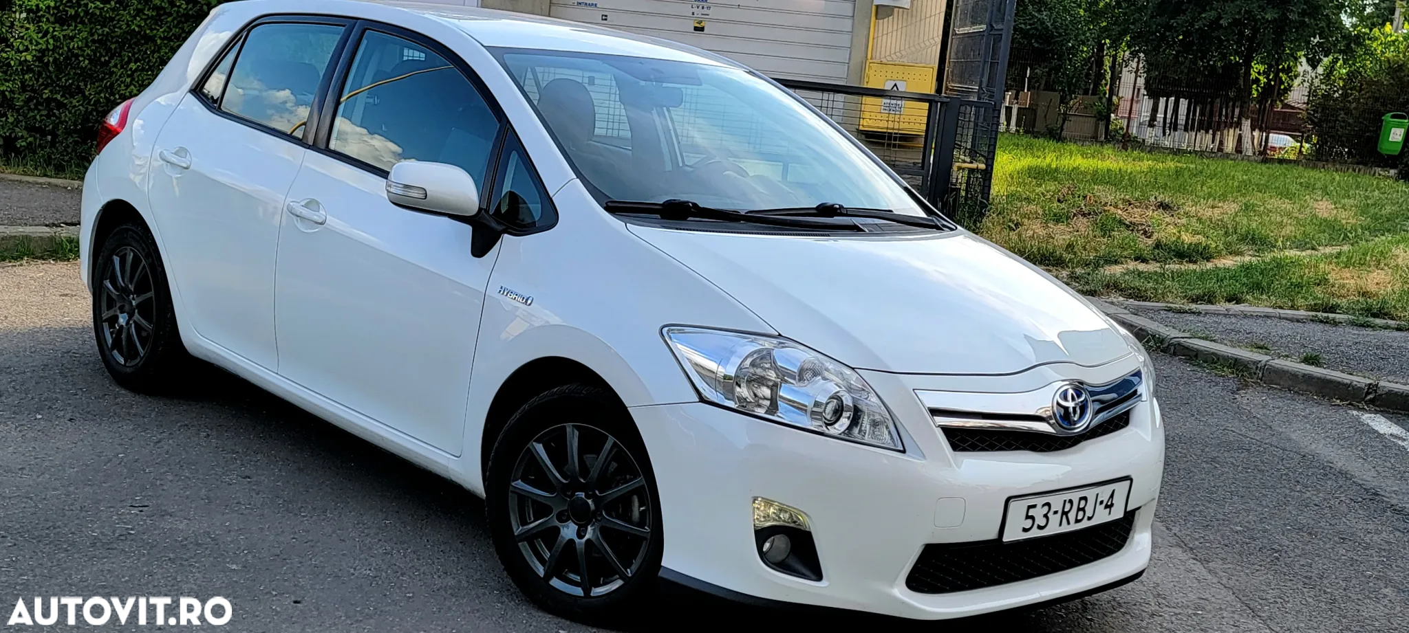 Toyota Auris 1.8 L VVT-i HSD Luna - 2