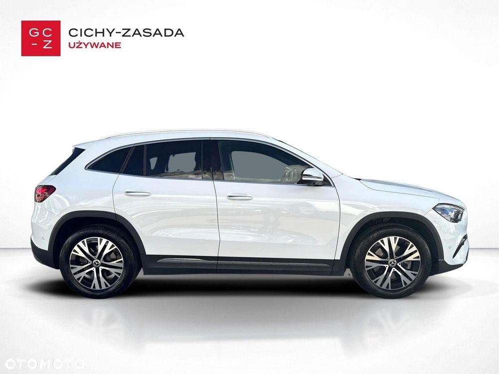 Mercedes-Benz GLA 220 d 4-Matic 8G-DCT - 4