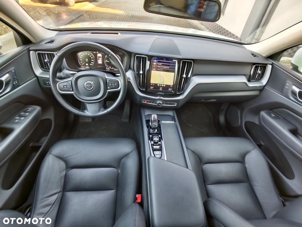 Volvo XC 60 T8 AWD Recharge Geartronic RDesign Expression - 8