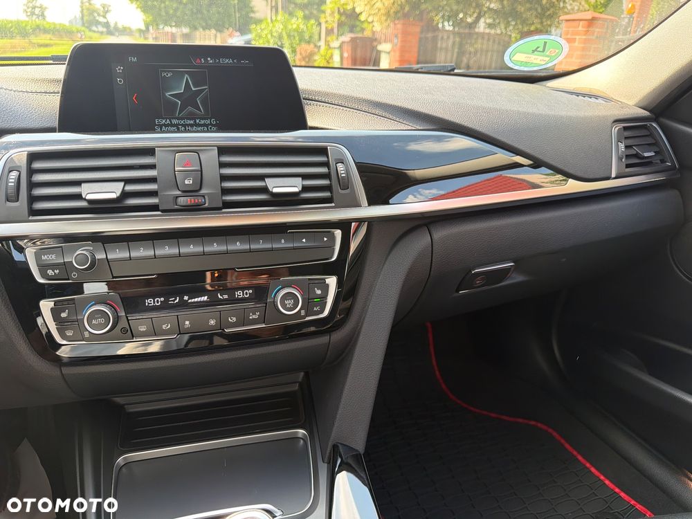 BMW Seria 3 318d Sport Line - 24