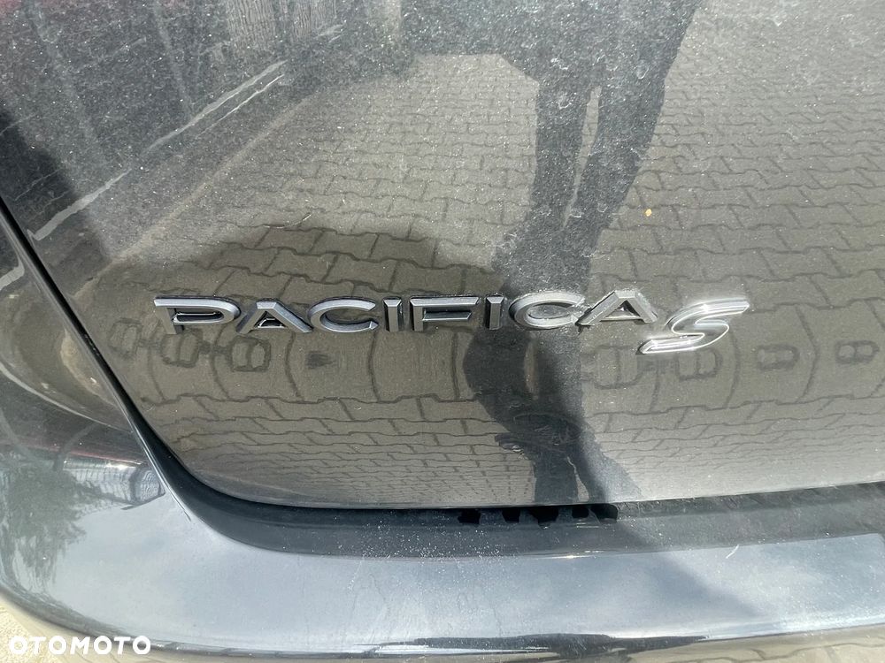 Chrysler Pacifica - 26
