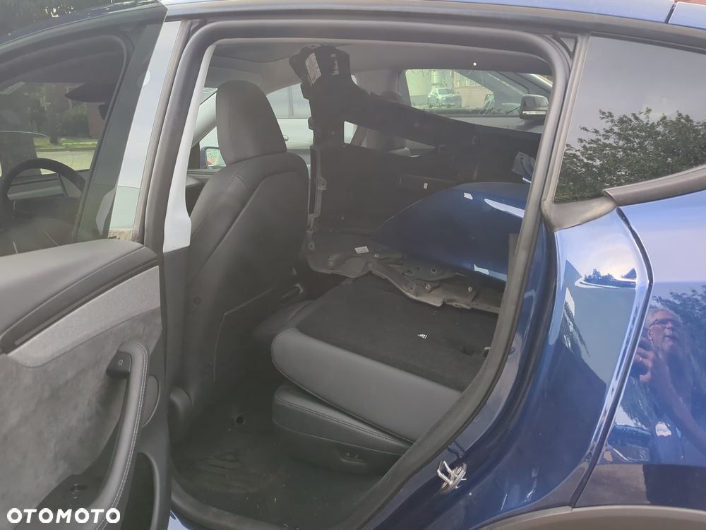 Tesla Model Y - 22